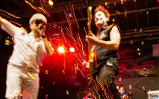https://top10-partybands.de/wp-content/uploads/2020/03/Atomic_Playboys_Coverband_Partyband_Stadtfest_Live-320-09.jpg