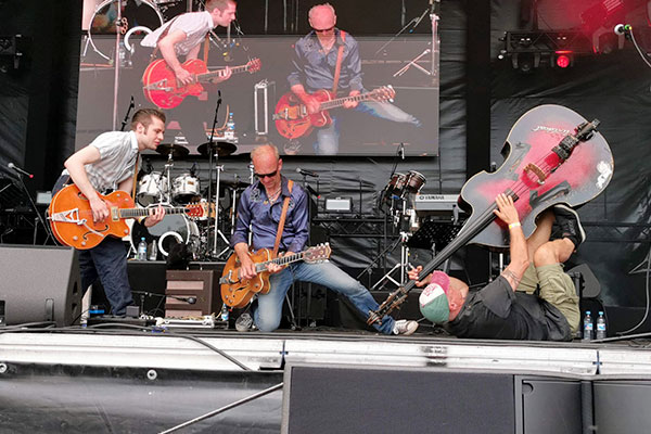 Die Musiker der Rockabilly Band Biggs B Sonic auf der Kieler Woche